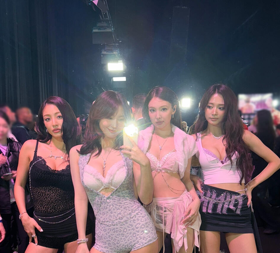 TWICE VICTORIA SECRET PERFORMANCE